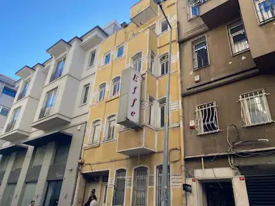 MOLLA FENERİ CADDESİNDE SATILIK BİNA