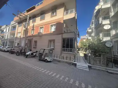 ÇANDARLI MERKEZDE EŞYALI 2+1 KİRALIK DAİRE | BALKONLU, DOĞU-KUZEY CEPHE, BOŞ VE HEMEN TESLİM