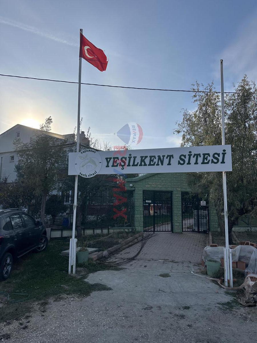 ERIKLI SAROS KÖRFEZINDE SITE IÇERISINDE SATILIK YAZLIK