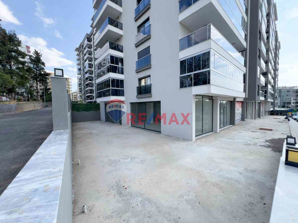 İZMIR ULUKENT'TE KIRALIK DÜKKAN