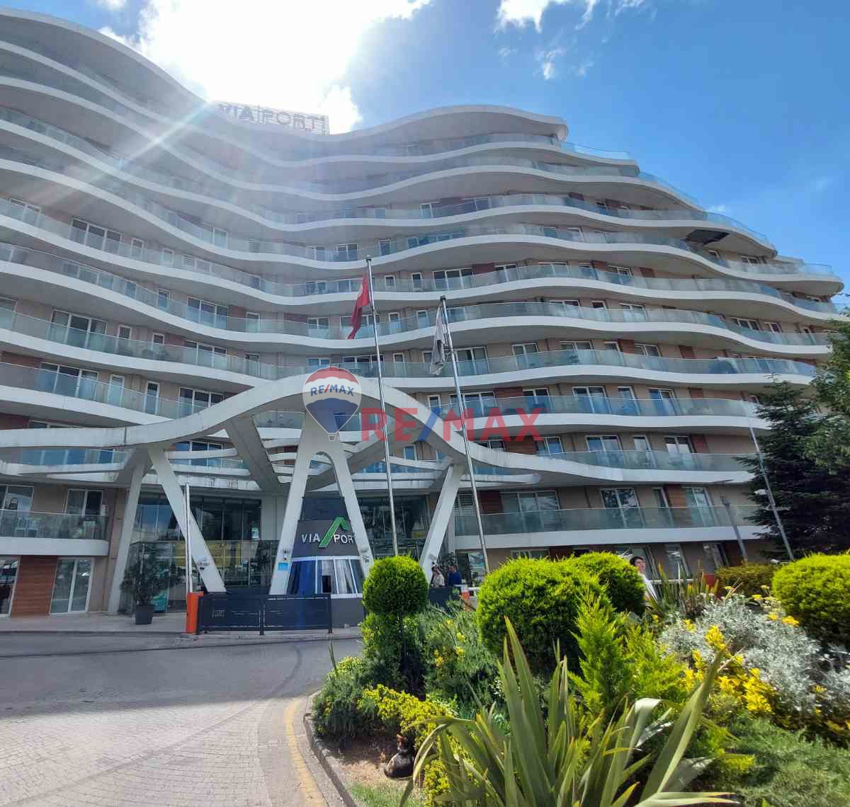 KURTKÖY VİAPORT KARŞISI HOUSES&SUİTES EŞYALI KİRALIK 1+1 DAİRE