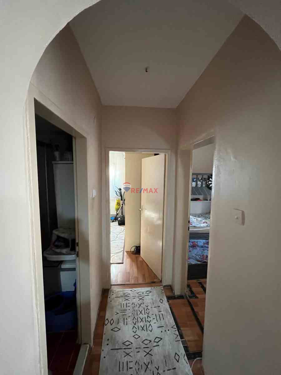 YENİŞEHİR'DE MERKEZİ KONUMDA İSKANLI SATILIK 2+1