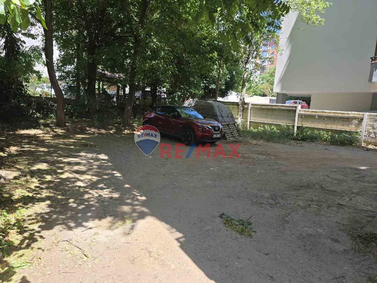 KADIKÖY BESTEKAR LEYLA SOKAKTA KİRALIK 3+1 DAİRE