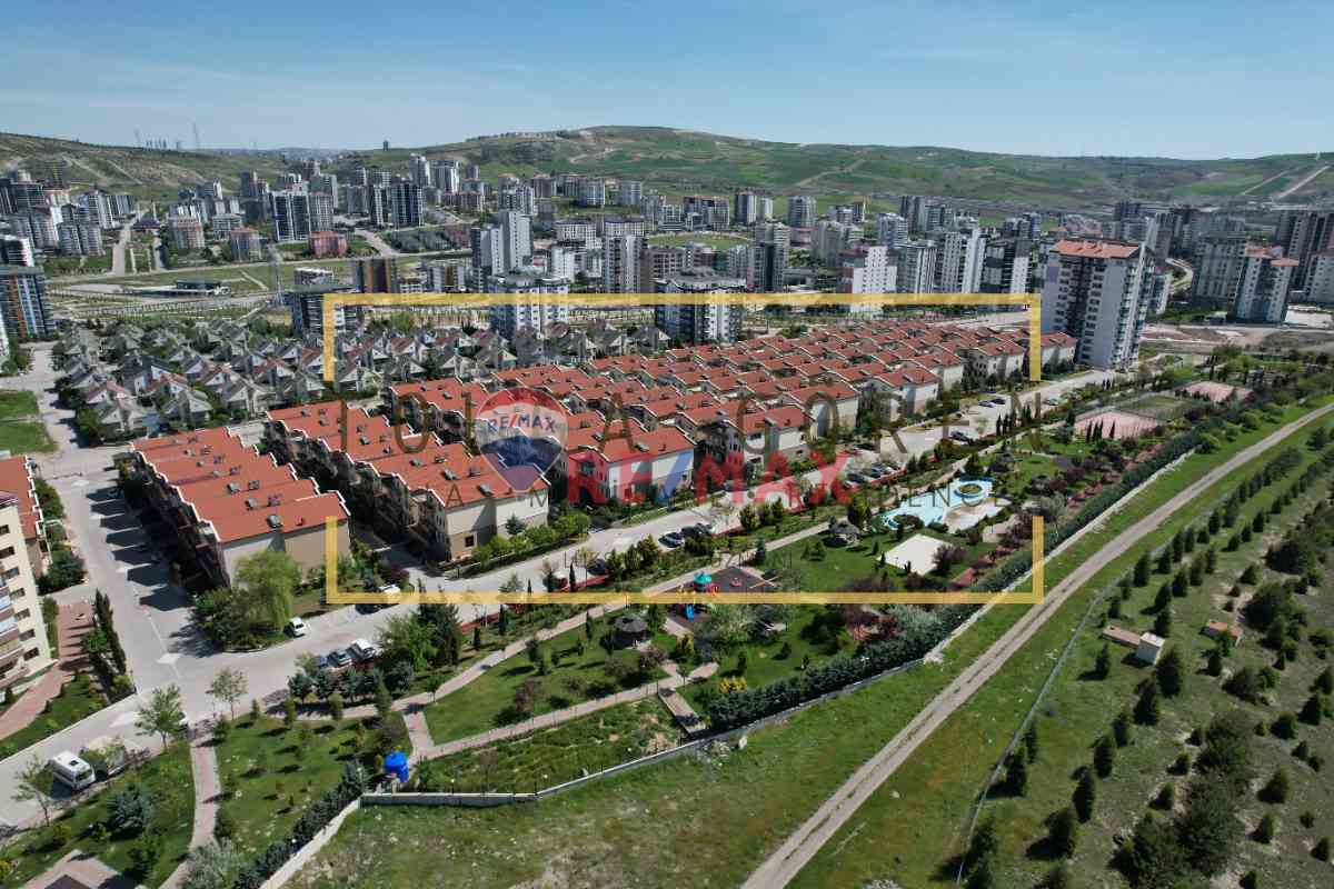 BAĞLICA, GÜVENLİKLİ SİTEDE,ÖZEL MİMARİ TASARIMLI, 1. SINIF VİLLA