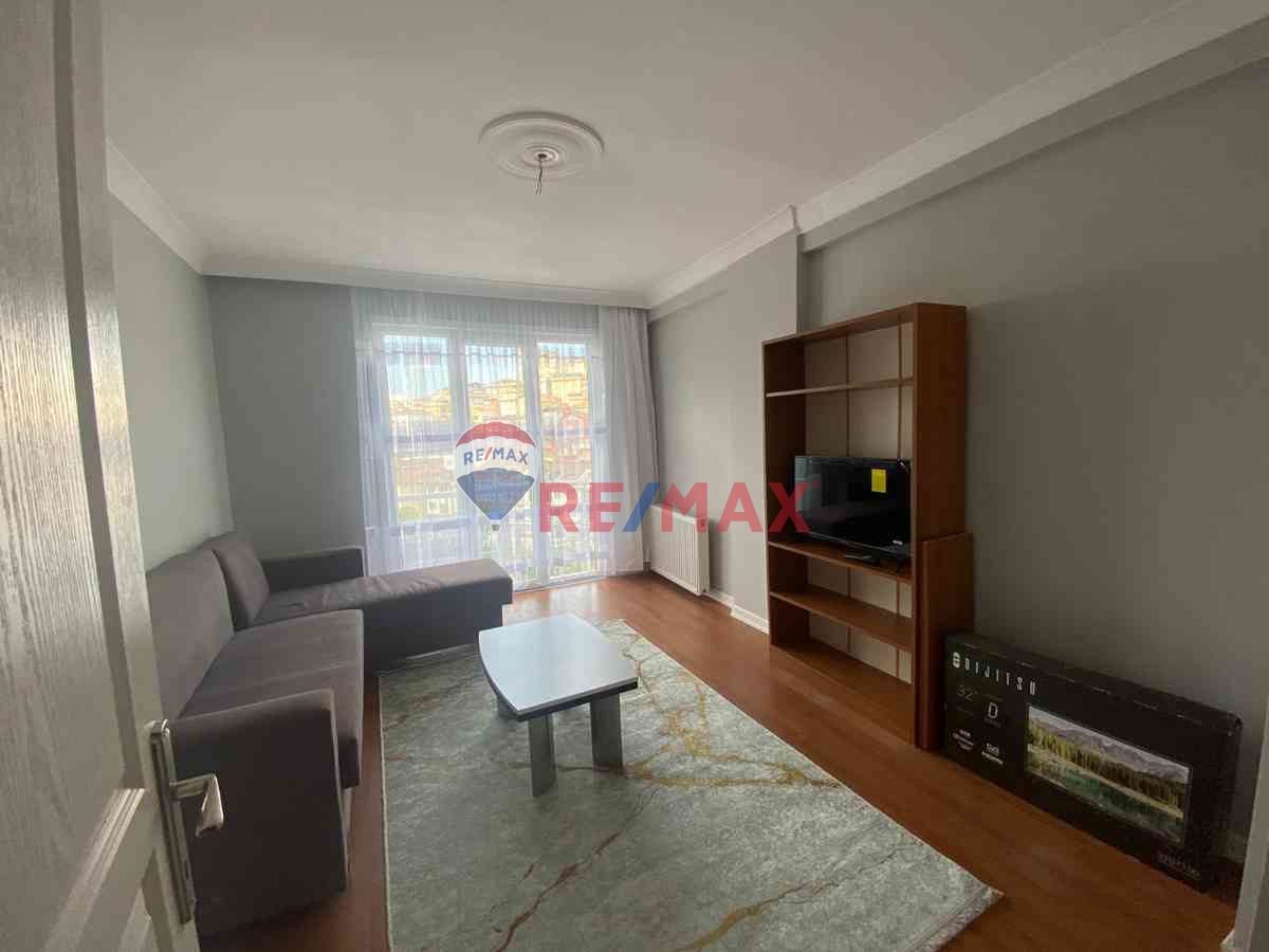 FINDIKLI'DA METROYA 5 DK BALKONLU EŞYALI FATURALAR DAHİL 2+1