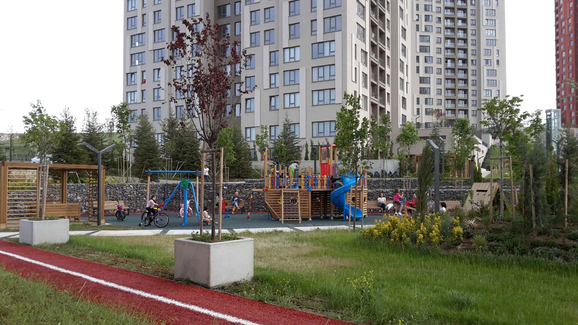 İNCEK  ATABİLGE  SİTESİNDE  3.5+1  KİRALIK  BOŞ  DAİRE