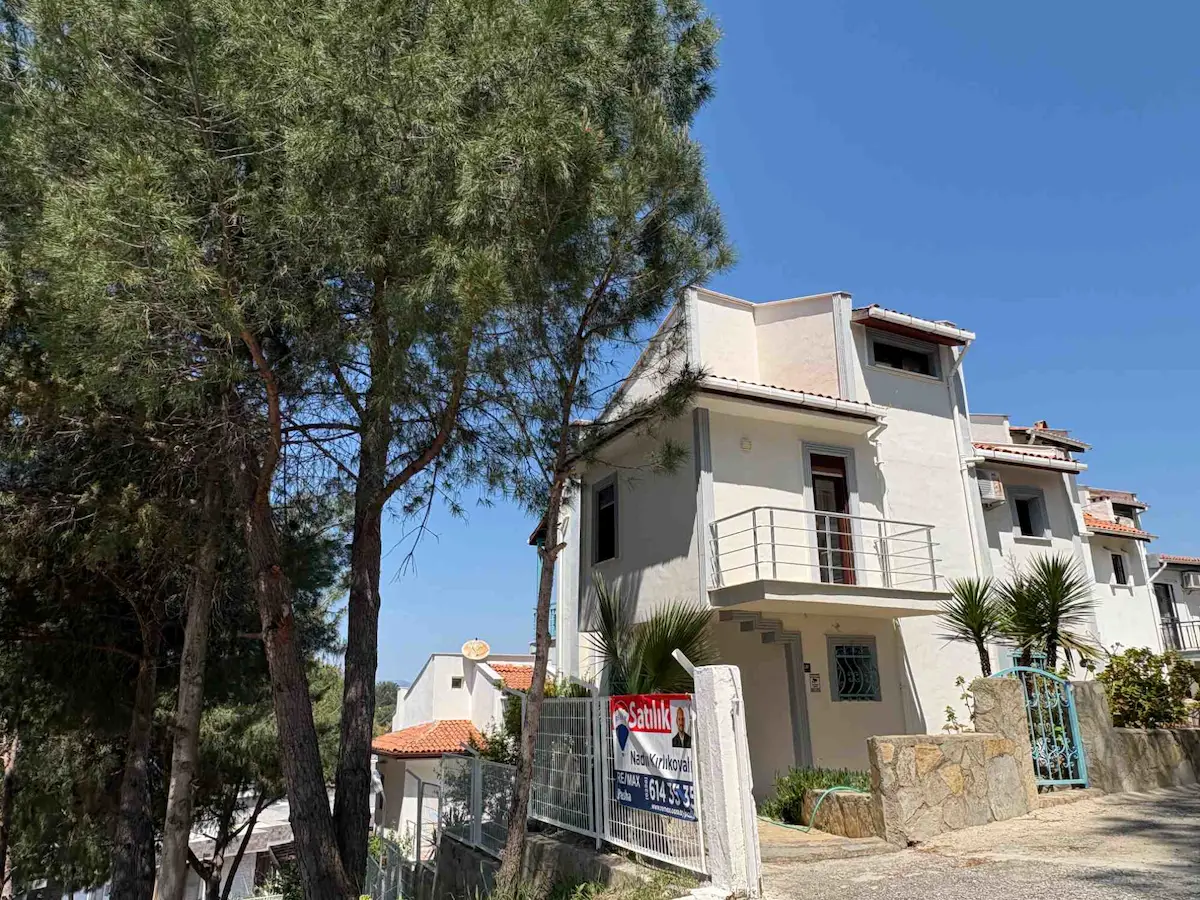 BRIGHT & SPACIOUS 4+1 WITHIN WALKING DISTANCE TO THE SEA – KUŞADASI