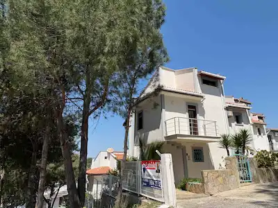 KUŞADASI'NDA DENİZE YÜRÜME MESAFESİNDE SATILIK 4+1 