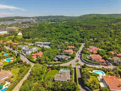 GARANTI KOZA KONAKLARI’NDA SATILIK ÖZEL HAVUZLU, GENIŞ BAHÇELI PRESTIJ VILLASI