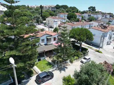 KUŞADASI KADINLAR DENİZİ PLAJINA 300M DENİZ MANZARALI SATILIK BAHÇE DUBLEKS YAZLIK