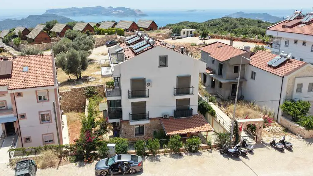 KAŞ MERKEZE 5 DAKİKA BAHÇELİ 3+1 SATILIK DAİRE