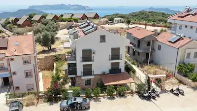 KAŞ MERKEZE 5 DAKİKA BAHÇELİ 3+1 SATILIK DAİRE