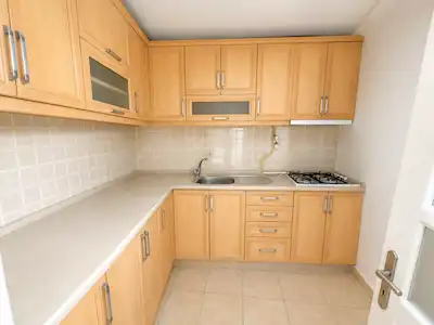 KOCAELİ İZMİT ALİKAHYA TEM İŞ MERKEZİ KİRALIK 8 ODALI OFİS