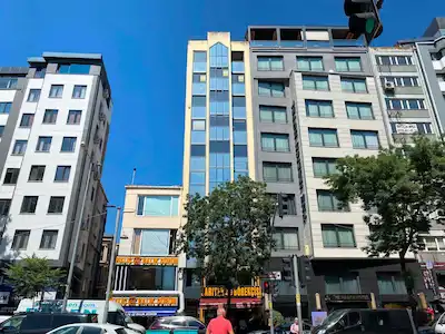 REMAX ASHILL BEYOĞLU KARAKÖY DE MANZARALI 1+1 KIRALIK OFIS