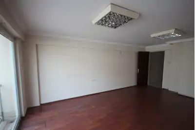 KARŞIYAKA ÇARŞI MERKEZINDE KIRALIK OFIS