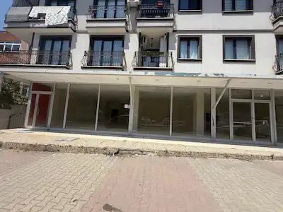 ATAŞEHİR İÇERENKÖY'DE TOPÇU CADDESİNDE KİRALIK DÜKKAN