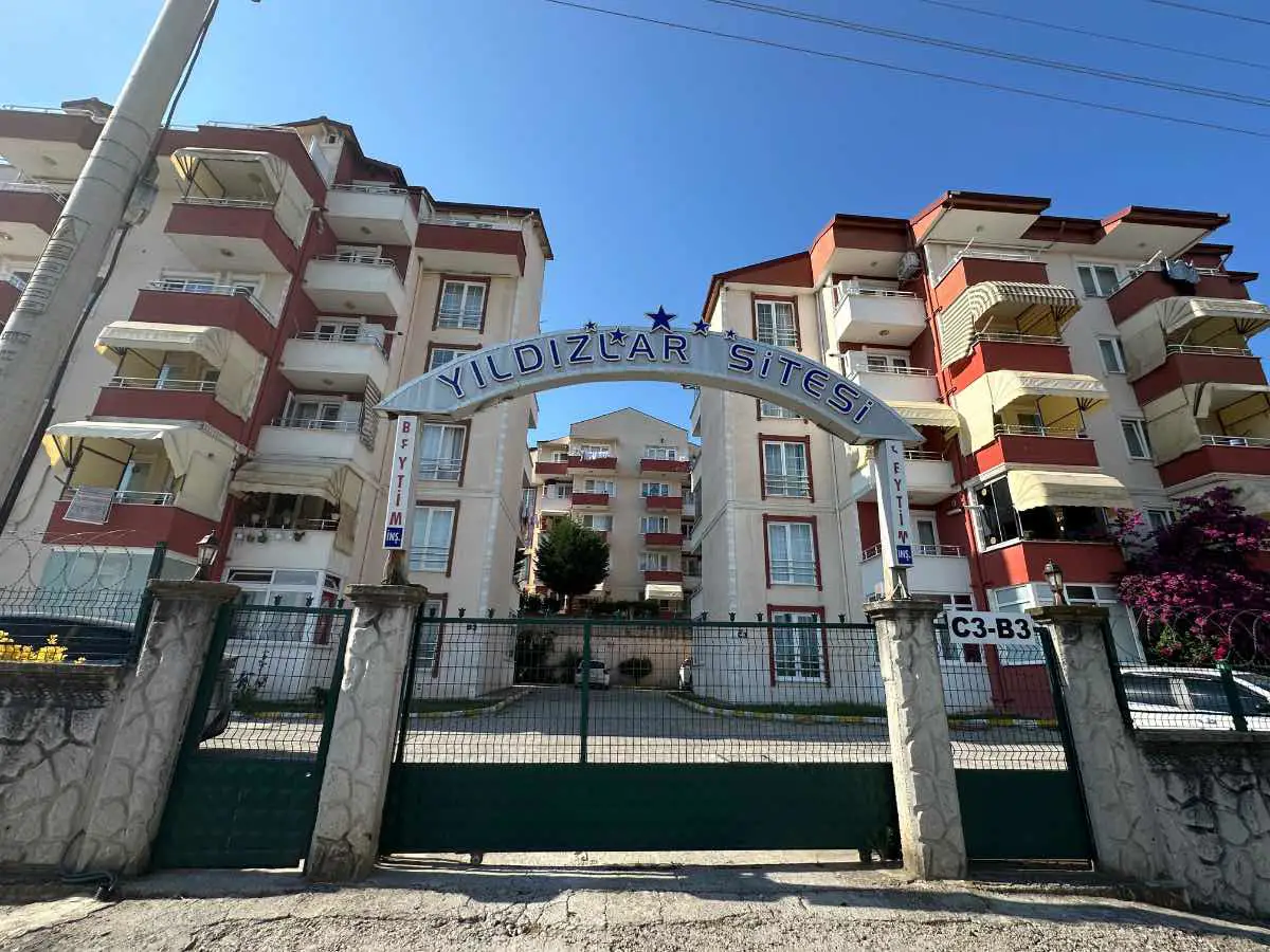 İZMİT GÜNDOĞDU YILDIZLAR SİTESİNDE SATILIK 3+1 BAHÇE DUBLEKS