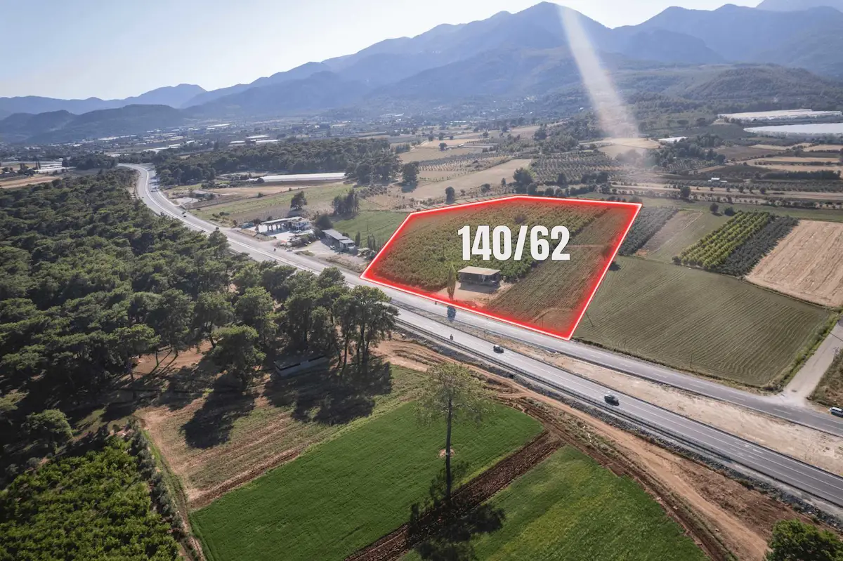 MERIÇ AKPINAR'DAN, SEYDIKEMER'DE, KAŞ-FETHİYE KARAYOLUNA 130 METRE CEPHE, 37 DÖNÜM SATILIK ARAZİ