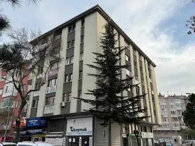 KIZILAY/SIHHİYE’DE METROYA ÇOK YAKIN ÇİFT CEPHELİ 2+1 SATILIK OFİS
