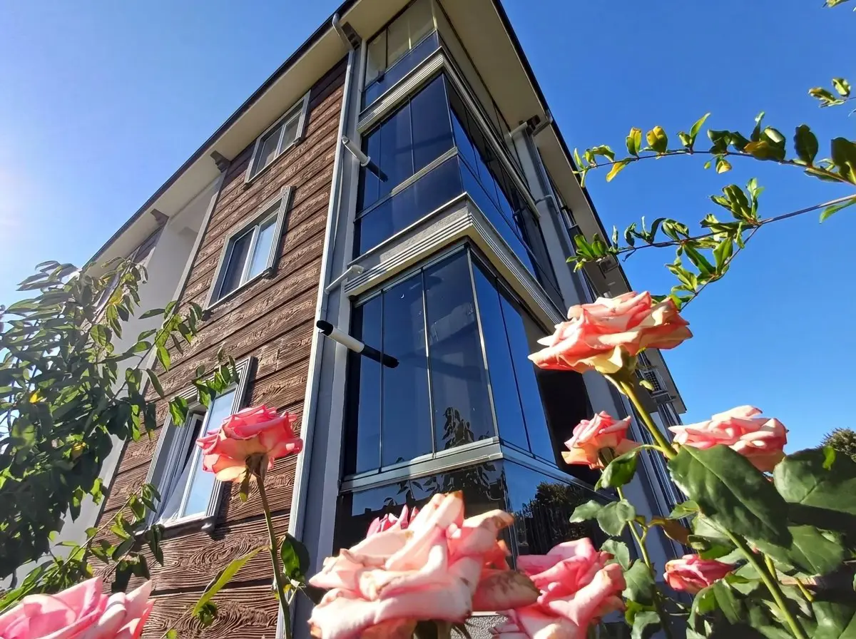 REMAX MAVI RIDVAN GEDIKTEN SAKARYA ARIFIYE CUMHURIYET MAHALLESINDE 2 YAŞINDA SATILIK 2+1 DAIRE