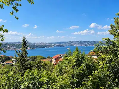 BEYKOZ PAŞABAHÇE’DE BOĞAZ MANZARALI 700 M² ARSA ÜZERİNDE 2 ADET 3+1
