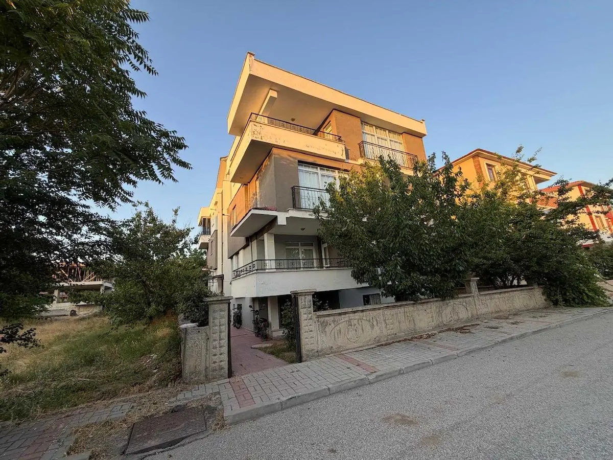 REMAX DEM'DEN MİMAR SİNAN MAH. GENİŞ 2+0 SATILIK DAİRE