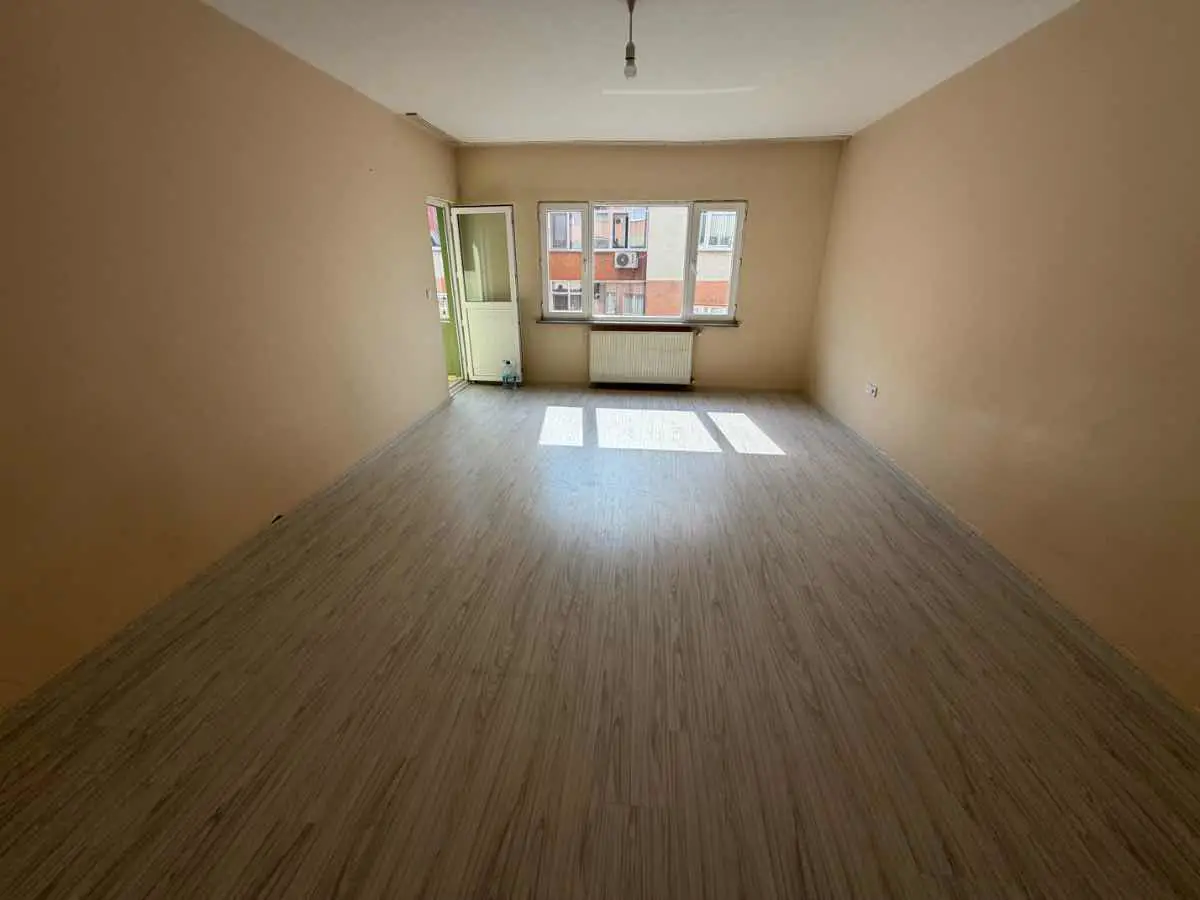 ÇAYIROVA ALPASLAN SİTESİNDE 3+1 GENİŞ 120 M2 KİRALIK DAİRE.