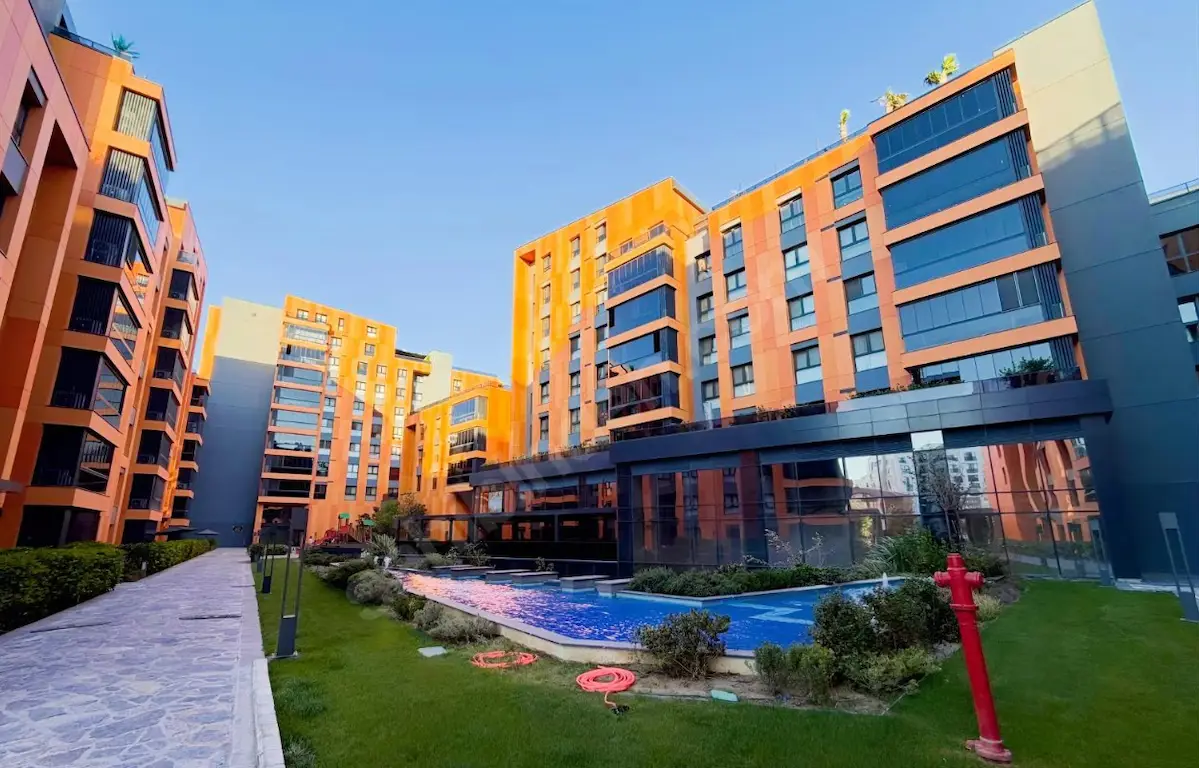 PAŞA ALANI’NDA YAŞAMKENT SİTESİ’NDE GENİŞ PEYZAJ MANZARALI 2+1 SATILIK DAİRE