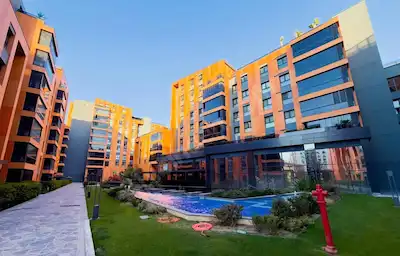 PAŞA ALANI’NDA YAŞAMKENT SİTESİ’NDE GENİŞ PEYZAJ MANZARALI 2+1 SATILIK DAİRE