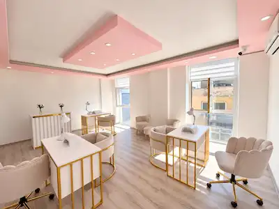 REMAX RİNA'DAN HASTANE CAD. ÜZERİ GENİŞ OTURUMLU GÜZELLİK MERKEZİ