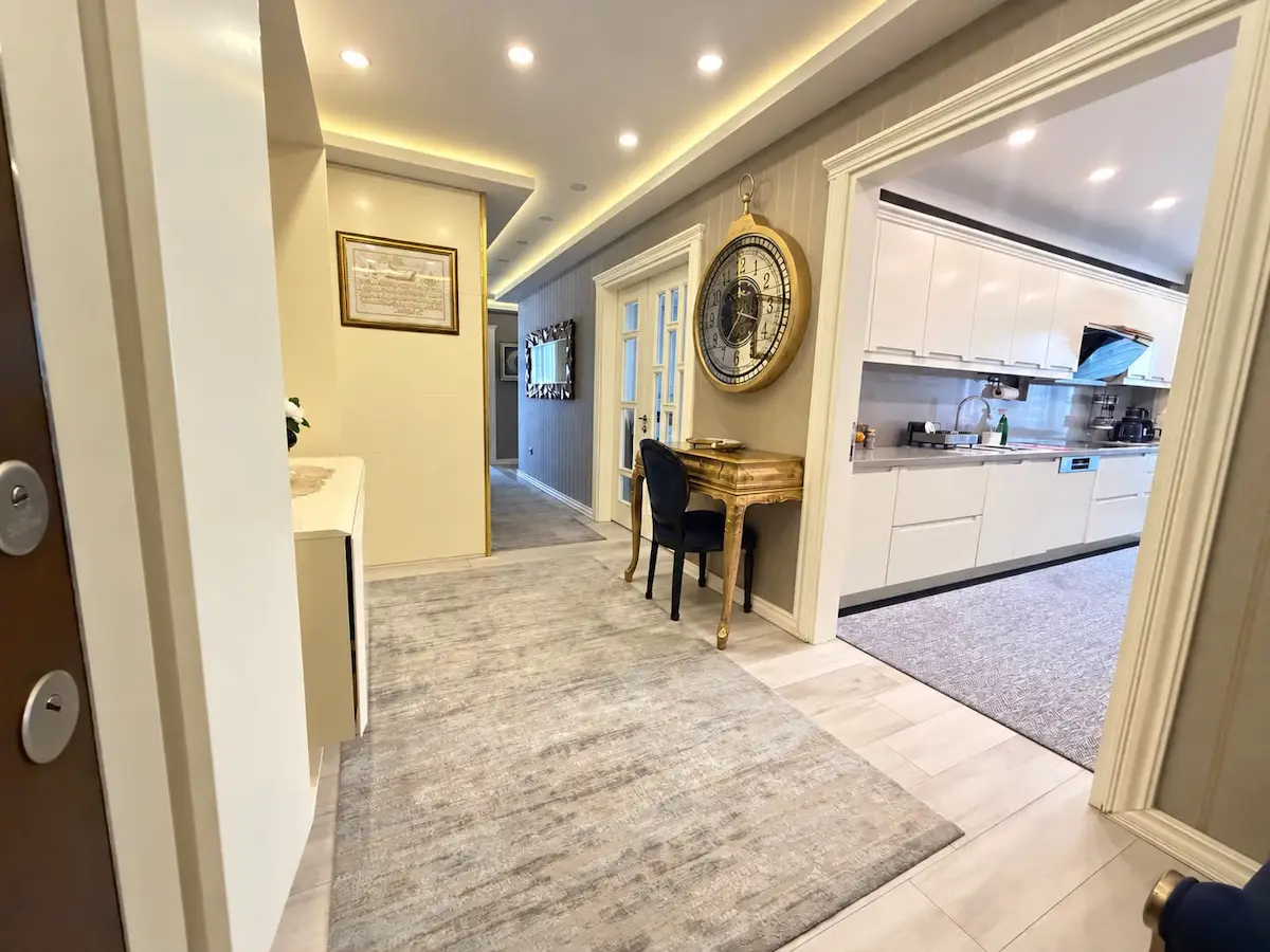 BEYLİKDÜZÜ’NDE SİTE İÇİNDE 3+1 | 190 M² BRÜT | 2 BANYO, BALKON, KAT MÜLKİYETLİ 2