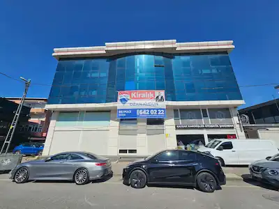 DUDULLUYA YAKIN KDV AVANTAJLI 450 M2 KÖŞE İSKANLI PLAZA KATI