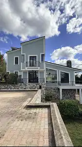 KASABANIN ŞERİFİNDEN ÇEKMEKÖY ÖMERLİ HÜSEYİNLİ GENİŞ BAHÇELİ 4 KATLI MÜSTAKİL VİLLA