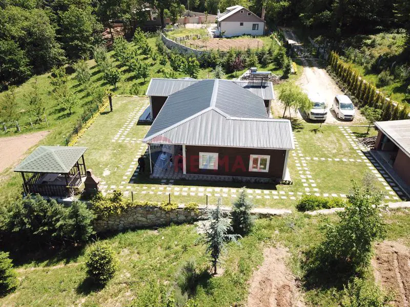 YALOVA ESADİYE KÖYÜNDE 12.950M2 ARAZİ İÇİNDE SATILIK ÇİFTLİK EVİ