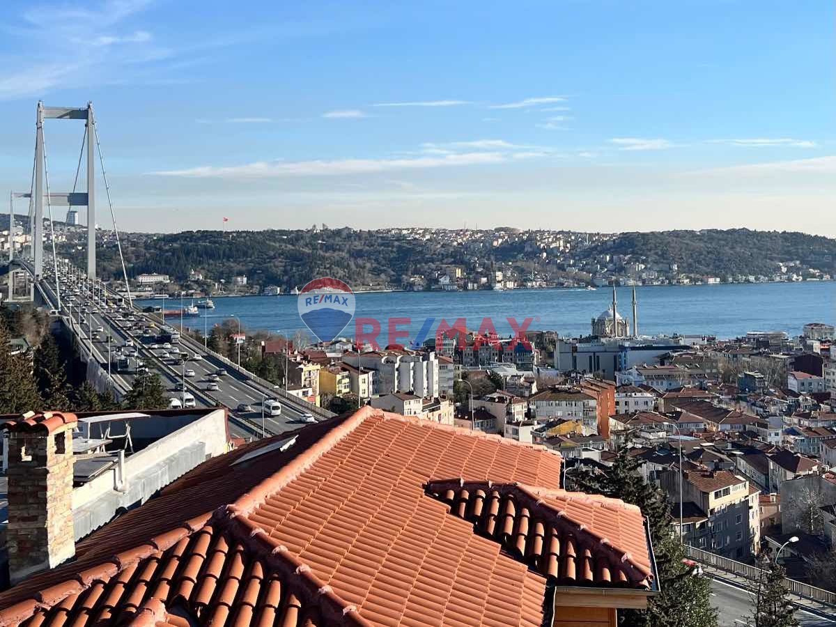 ORTAKÖY'DE BOĞAZ MANZARALI OTOPARKLI KİRALIK ÇATI DUBLEKS