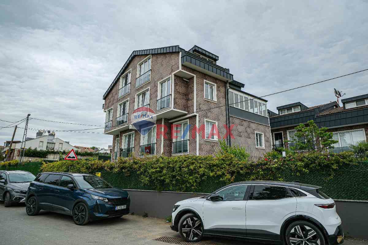 ZEKERIYAKÖY’DE FERAH 3+1 ÇATI DUBLEKS, DOĞAYLA İÇ İÇE, MODERN YAŞAM!