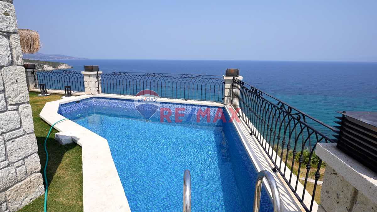 ARDIÇTA DENIZE SIFIR, SONSUZLUK HAVUZLU 8+2 LÜKS VILLA