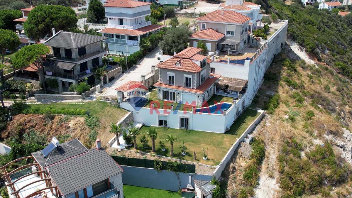 ARDIÇTA DENIZE SIFIR, SONSUZLUK HAVUZLU 8+2 LÜKS VILLA