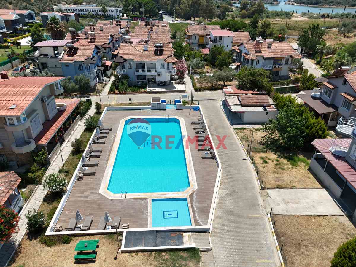 BAYRAKLIDEDE ŞÜKRÜ PAT SITESINDE HAVUZLU 4+1 YAZLIK