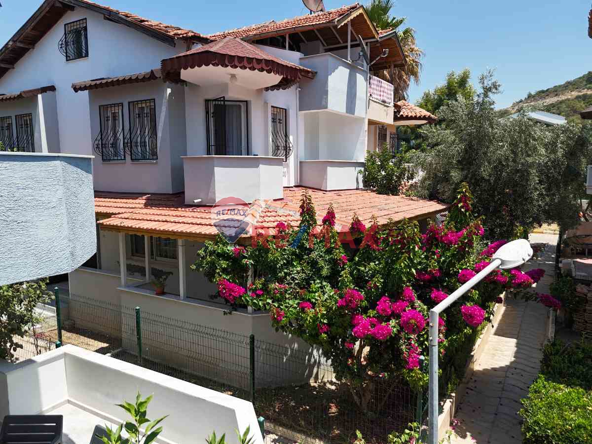 BAYRAKLIDEDE ŞÜKRÜ PAT SITESINDE HAVUZLU 4+1 YAZLIK