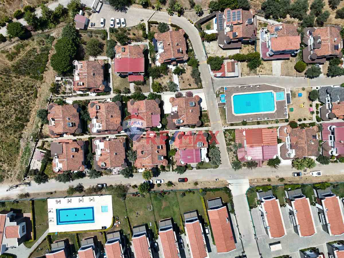 BAYRAKLIDEDE ŞÜKRÜ PAT SITESINDE HAVUZLU 4+1 YAZLIK