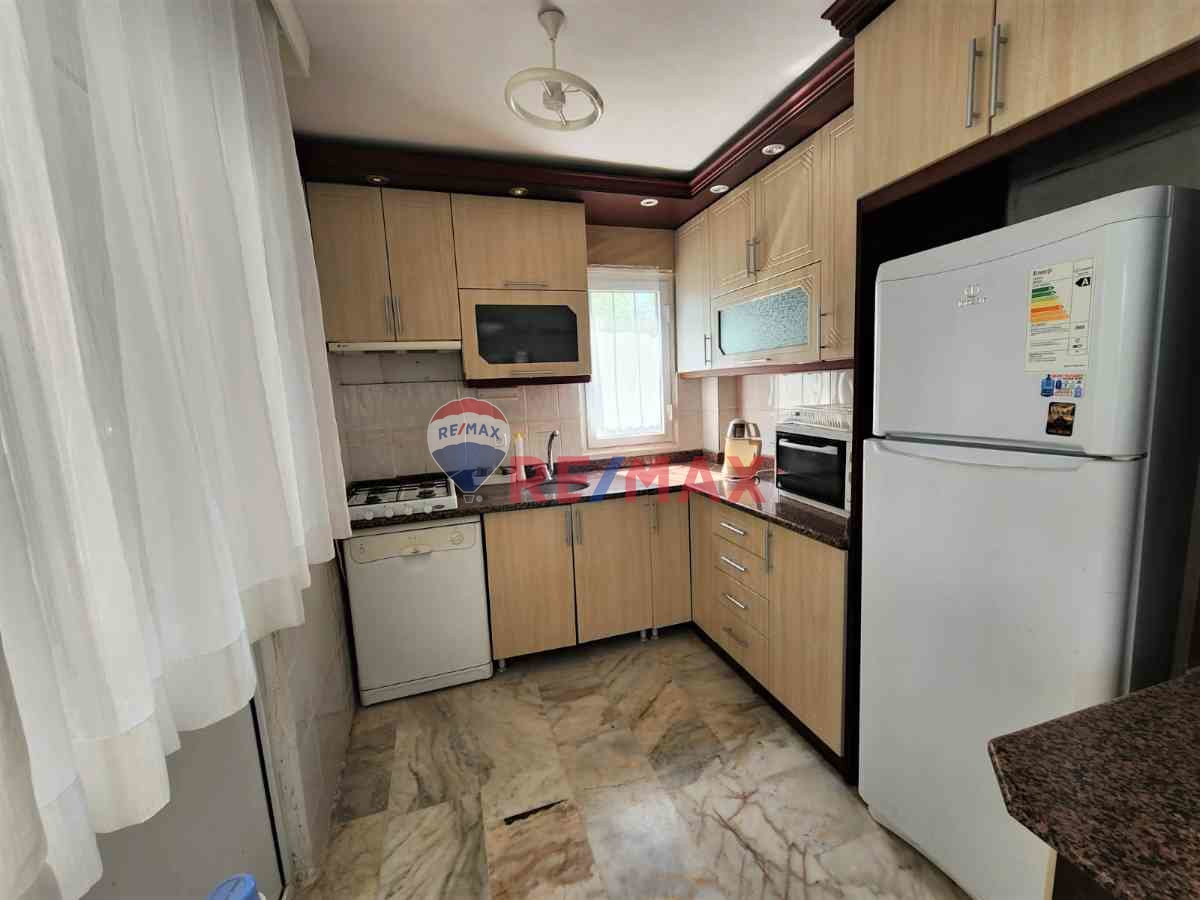 SEFERİHİSAR AKARCA'DA DENİZE 150M FULL EŞYALI 4+1 KİRALIK VİLLA