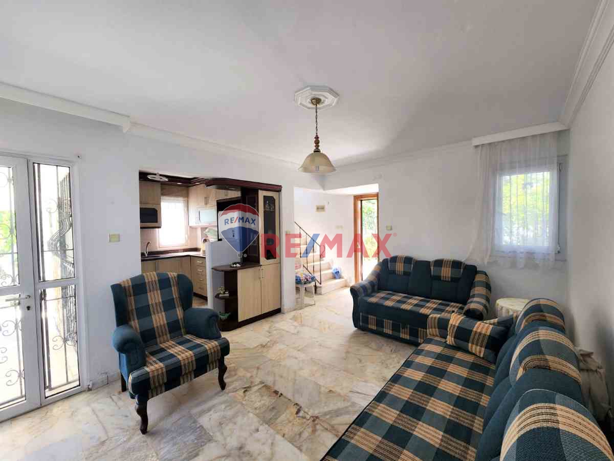 SEFERİHİSAR AKARCA'DA DENİZE 150M FULL EŞYALI 4+1 KİRALIK VİLLA