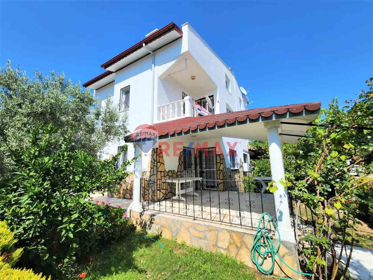 SEFERİHİSAR AKARCA'DA DENİZE 150M FULL EŞYALI 4+1 KİRALIK VİLLA