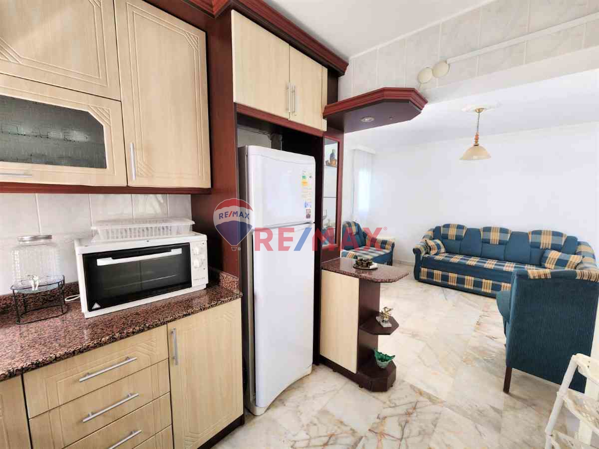 SEFERİHİSAR AKARCA'DA DENİZE 150M FULL EŞYALI 4+1 KİRALIK VİLLA