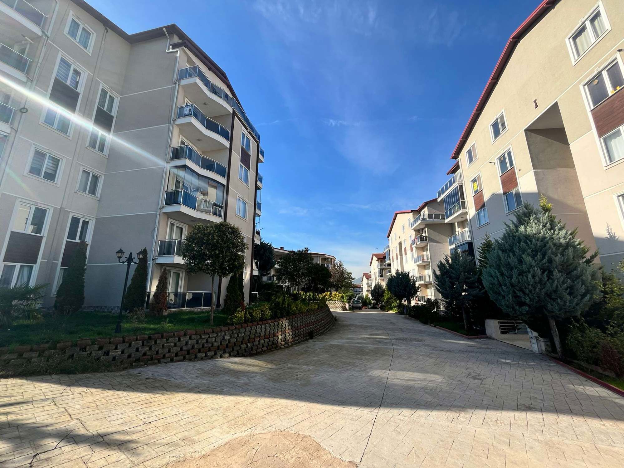 RE/MAX ÇAKRA' DAN HISAREYN MRK. MAH. SITE İÇI SATILIK ARAKAT