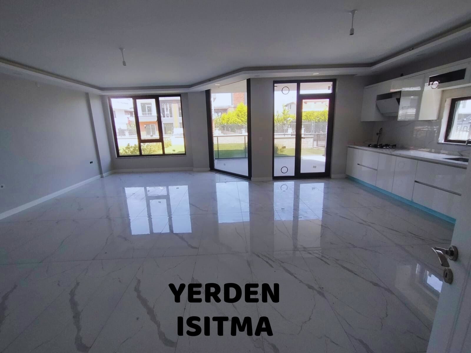 ÖZEL BAHÇELI, AYRI GIRIŞLI 4+1 KIRALIK VILLA!