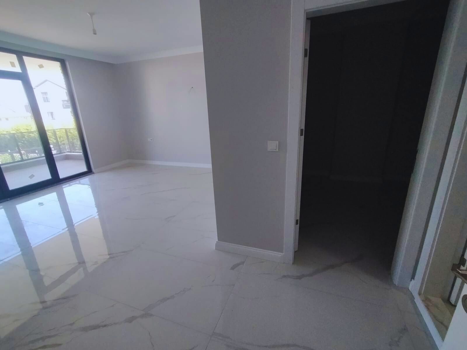 ÖZEL BAHÇELI, AYRI GIRIŞLI 4+1 KIRALIK VILLA!