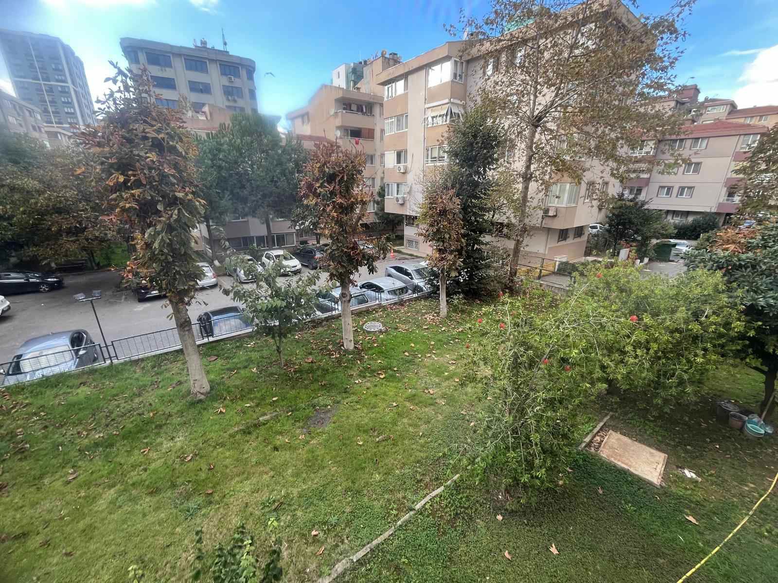 SÜMKO SITESINDE  SITE IÇINE BAKAN ARAKAT 3+1 DAIRE