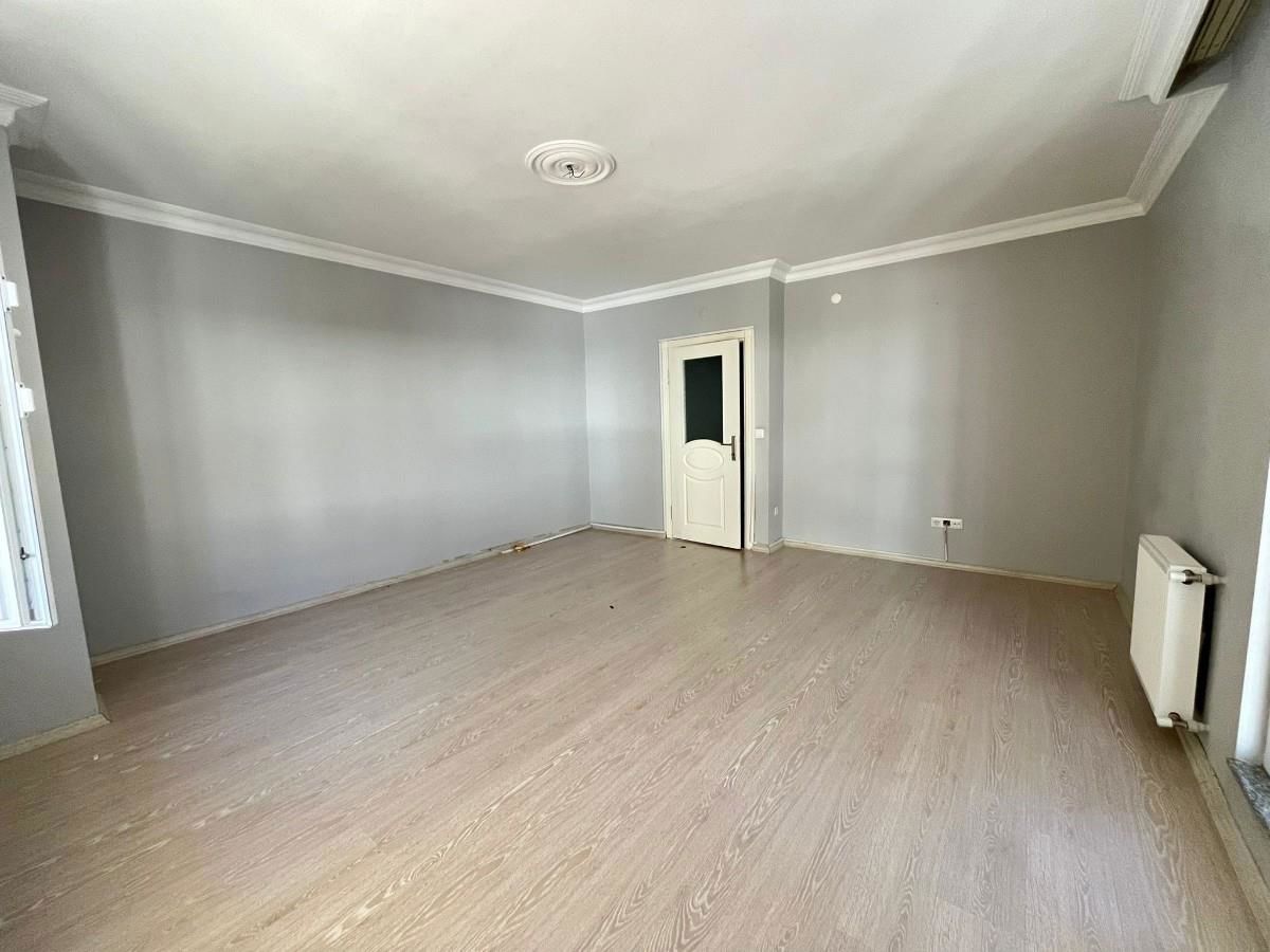 MERKEZI KONUMDA ASANSÖRLÜ 1.KAT 2+1 DAIRE